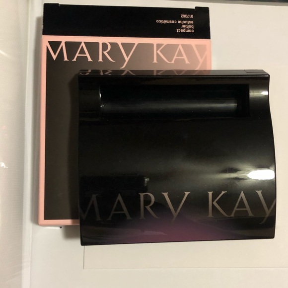 Mary Kay Compact (unfilled) - Picture 3 of 6